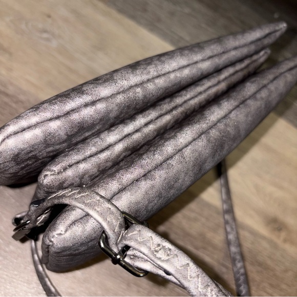 Jen & Co Leopard Print Crossbody and Wristlet - Picture 6 of 7